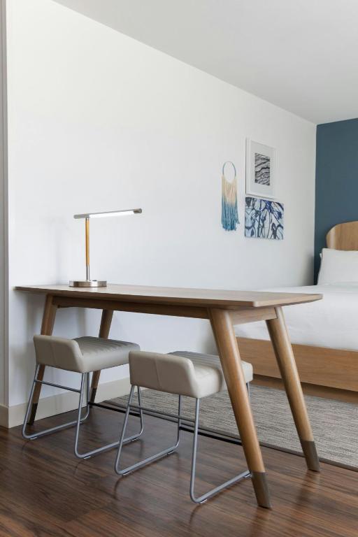Ein Bett oder Betten in einem Zimmer der Unterkunft Element Las Vegas Airport