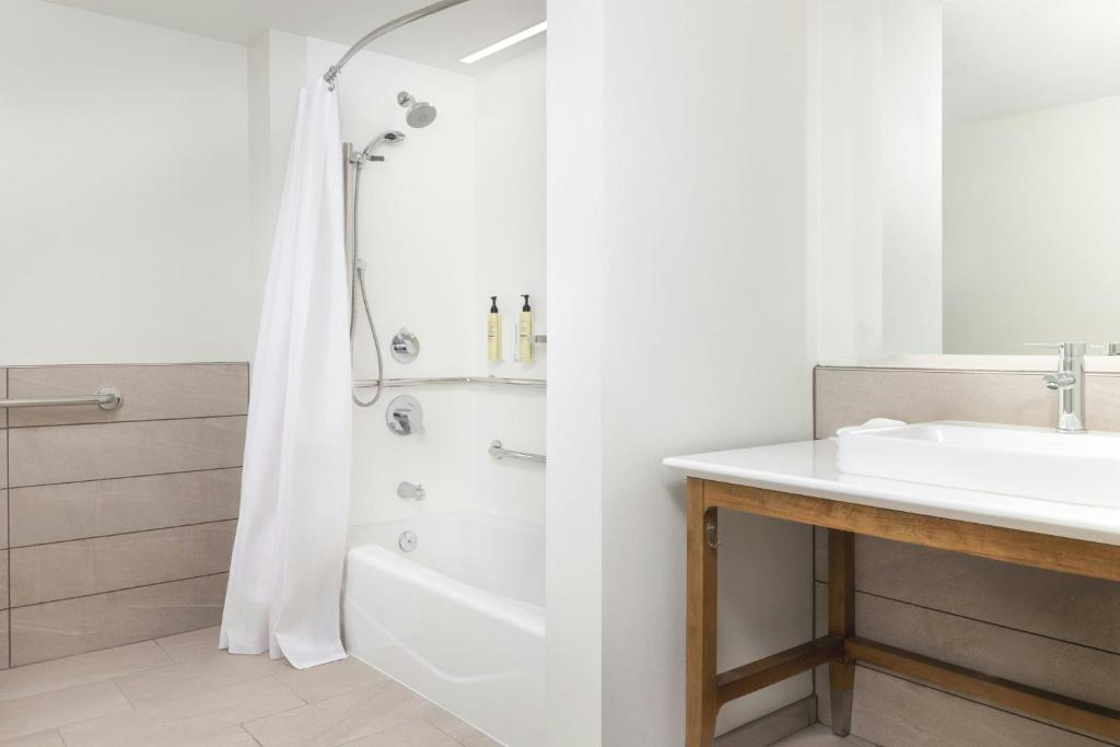 Ein Badezimmer in der Unterkunft Element Las Vegas Airport