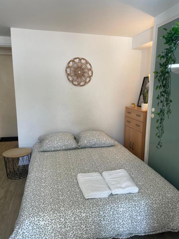 a bedroom with a bed with two towels on it at Apt cosy centre ville in Laval