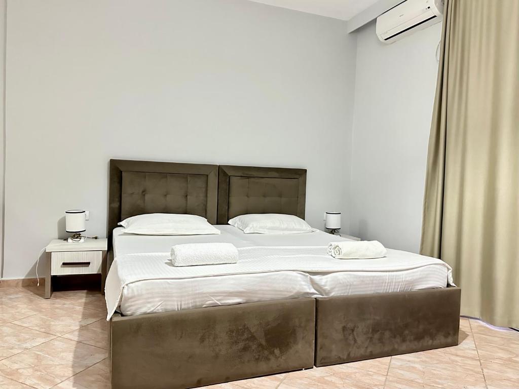 Postel nebo postele na pokoji v ubytování AMĀIA Hotel & Restaurant
