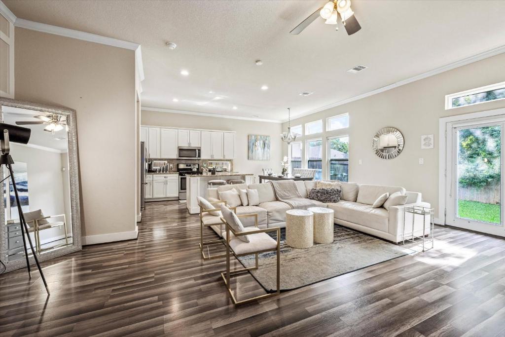 Kuchyň nebo kuchyňský kout v ubytování Near Med Center NRG Balcony Yard Desk WiFi Games