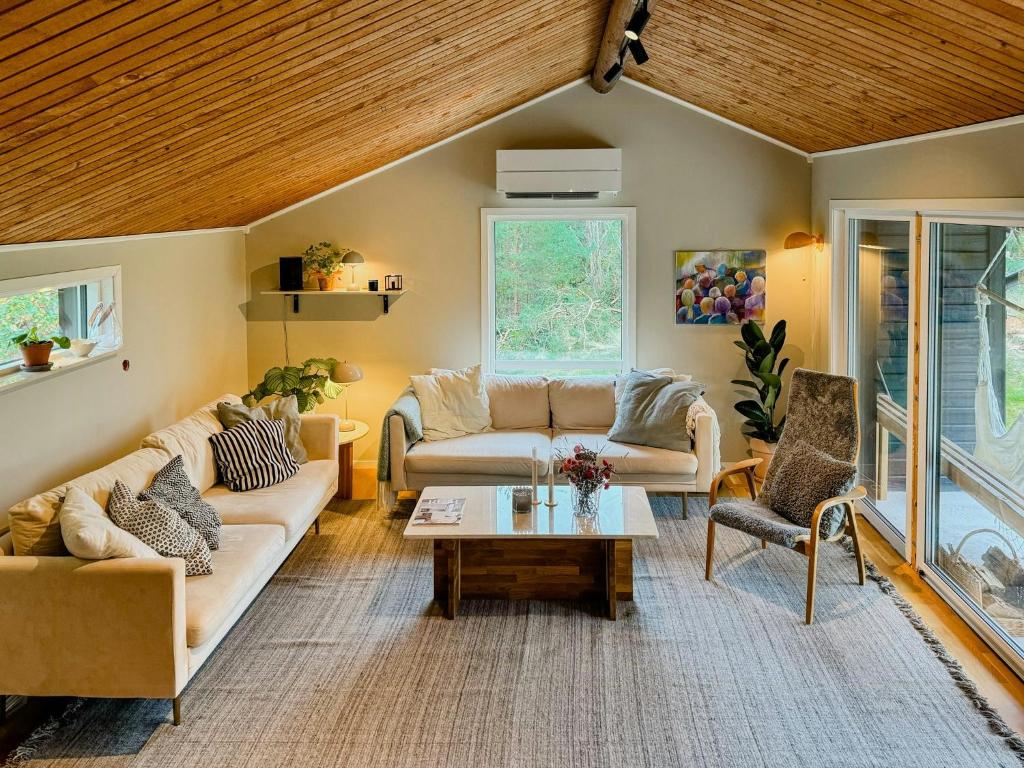 Posezení v ubytování Nature-Close Cottage Near The Sea