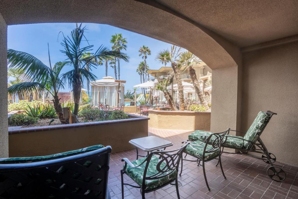 Pacific Terrace Hotel photo