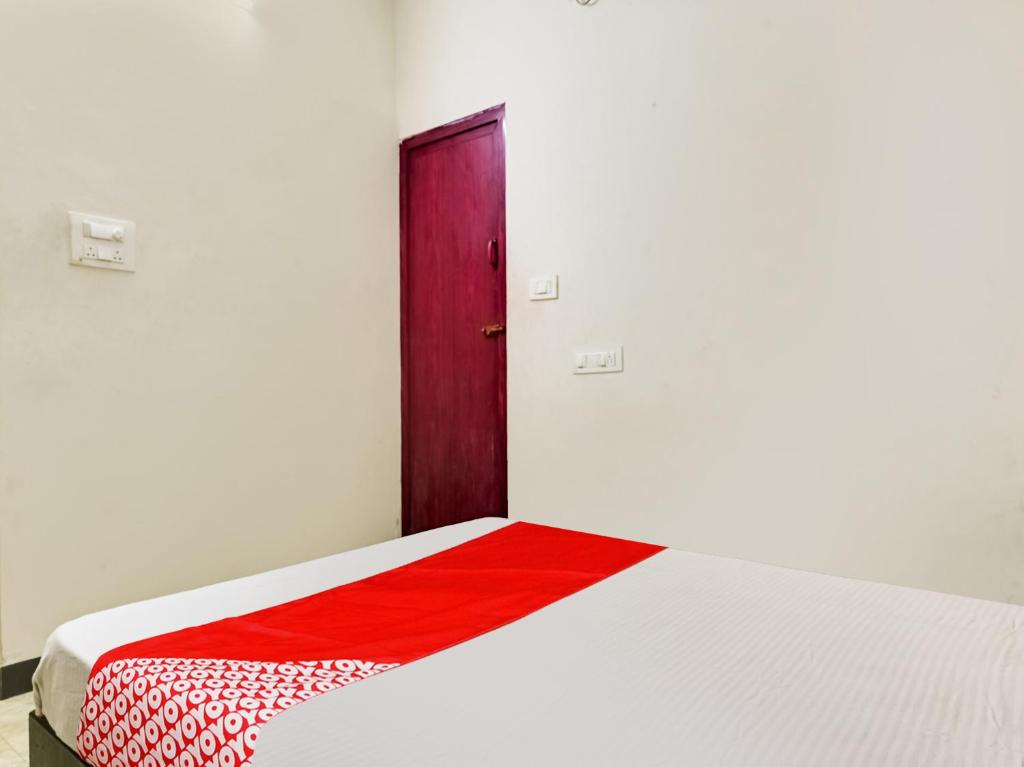 Postel nebo postele na pokoji v ubytování Hotel O A K residency