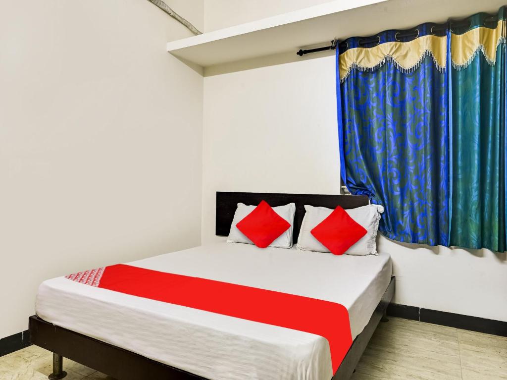 Postel nebo postele na pokoji v ubytování Hotel O A K residency