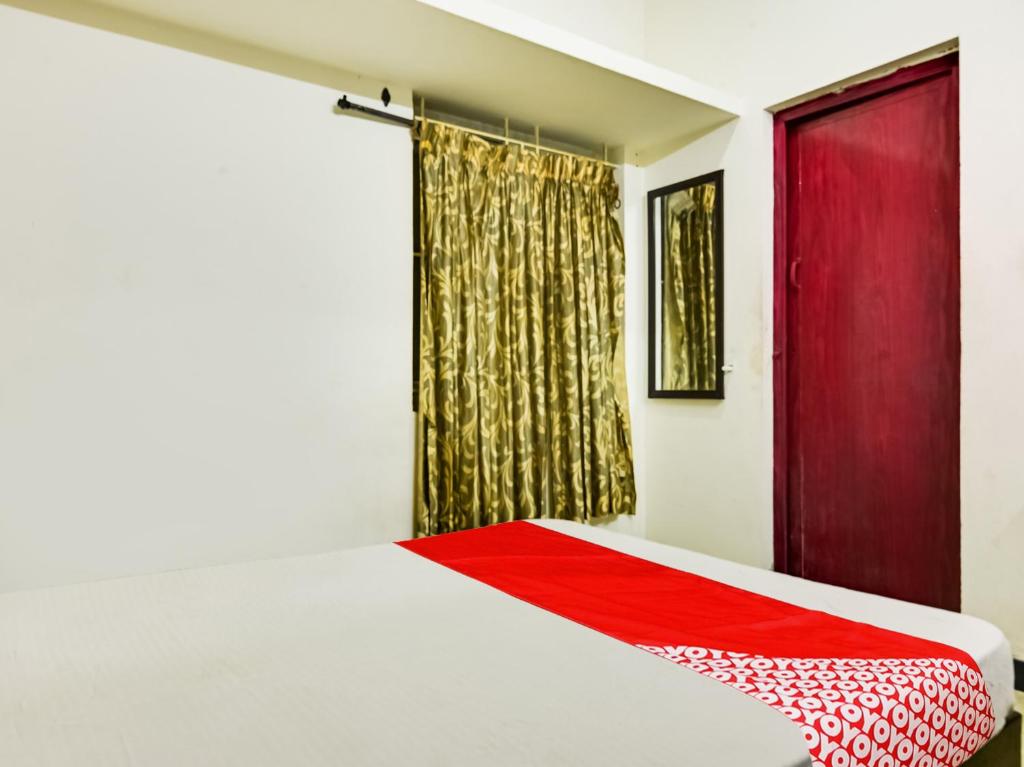 Postel nebo postele na pokoji v ubytování Hotel O A K residency