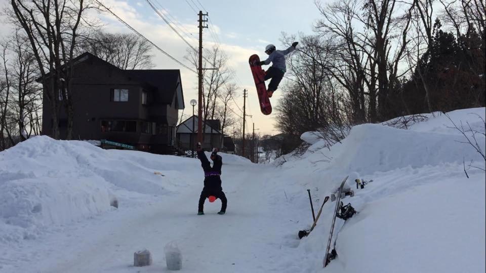 A short walk to Akakura Onsen Ski Lift and Town by Japow House v zimě