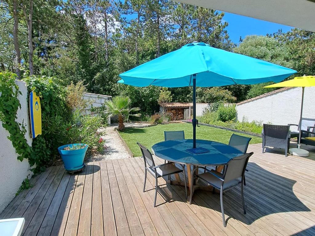 Photo de la galerie de l'établissement Maison calme proche plage avec Wi-Fi et parking à Saint-Jean-de-Monts - FR-1-323-482, à Saint-Jean-de-Monts