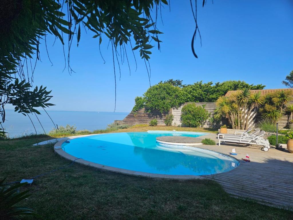 Photo de la galerie de l'établissement Villa de Luxe à Angoulins, Piscine Privée, Jusqu’à 12 personnes - FR-1-535-55, à Angoulins-sur-Mer