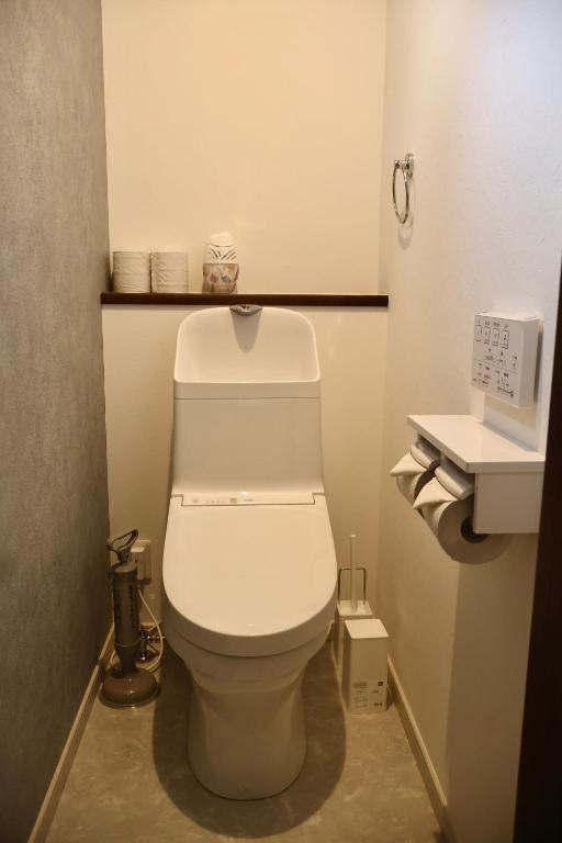 Baðherbergi á new open岸里玉出 Maison Le Blanc 白練 心斋桥道顿崛通天阁电车直达