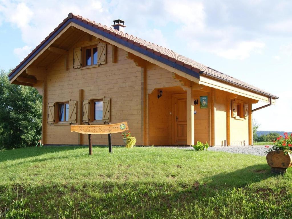 a small house with a sign in front of it at Chalet typiquement franc-comtois avec Wifi et cheminée à Étobon - FR-1-583-405 in Étobon