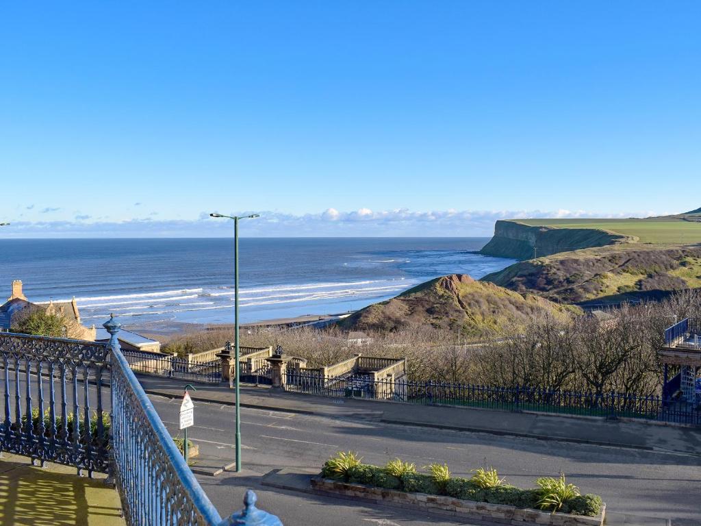 ソルトバーン・バイ・ザ・シーにあるFrank's Viewのバルコニーからの海の景色