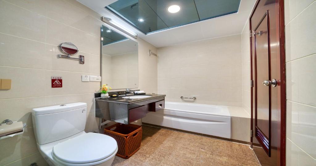 Koupelna v ubytování Sanyu Hotel
