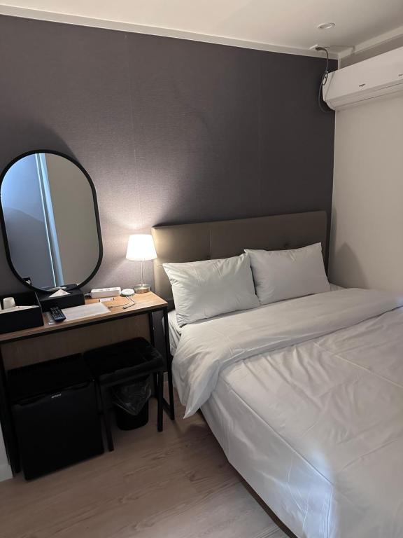 Postel nebo postele na pokoji v ubytování About Stay Dongdaemun