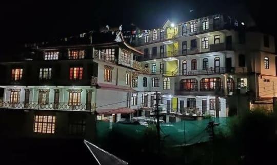 Bazén v ubytování Hotel tashi deleg nebo v jeho okolí