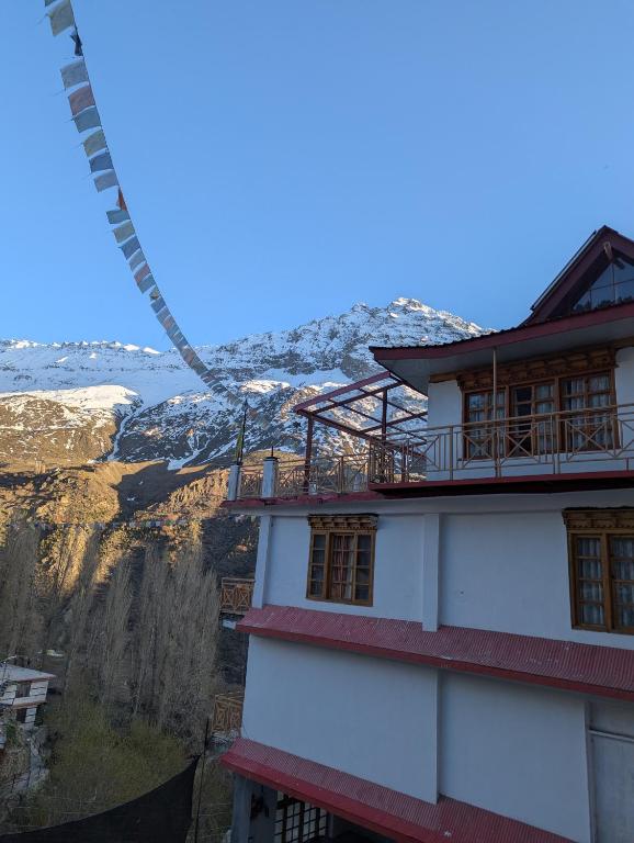 Nespecifikovaný výhled na hory nebo výhled na hory při pohledu z hotelu