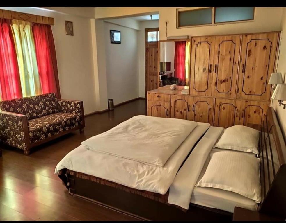 Postel nebo postele na pokoji v ubytování Hotel tashi deleg