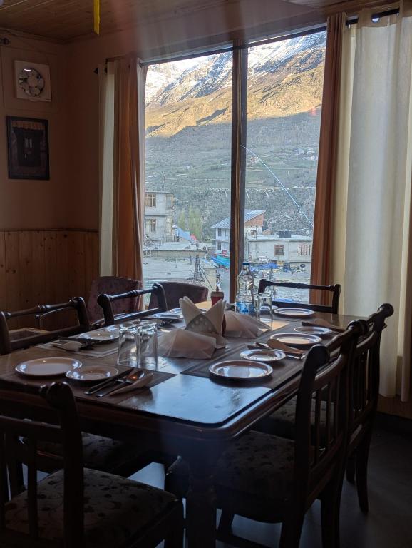 Nespecifikovaný výhled na hory nebo výhled na hory při pohledu z hotelu