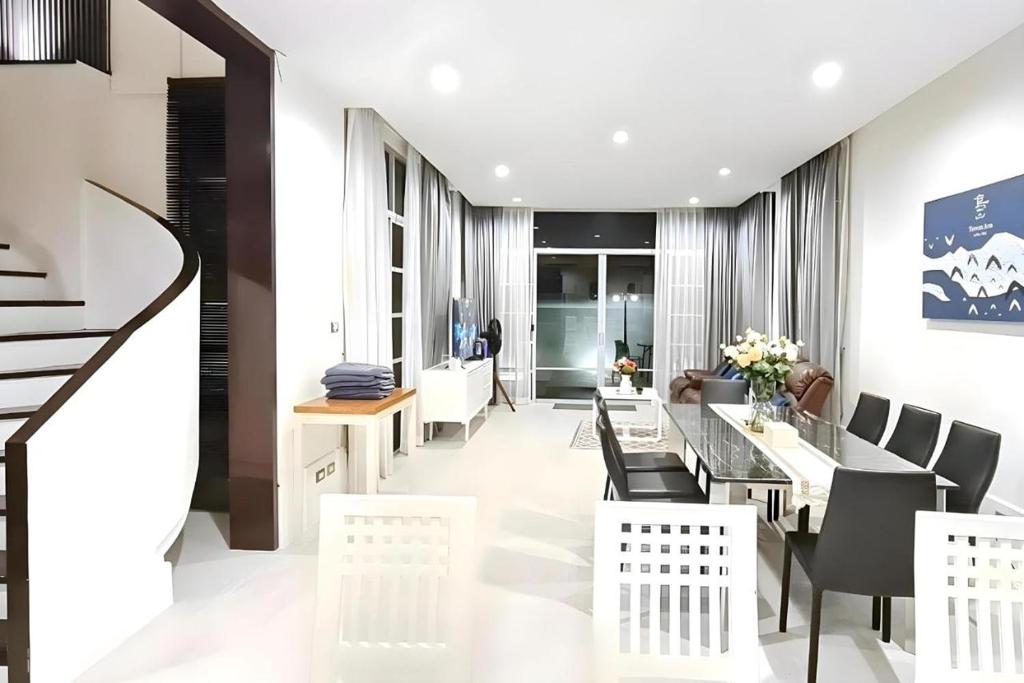 Posezení v ubytování BM Pool Villa Pattaya