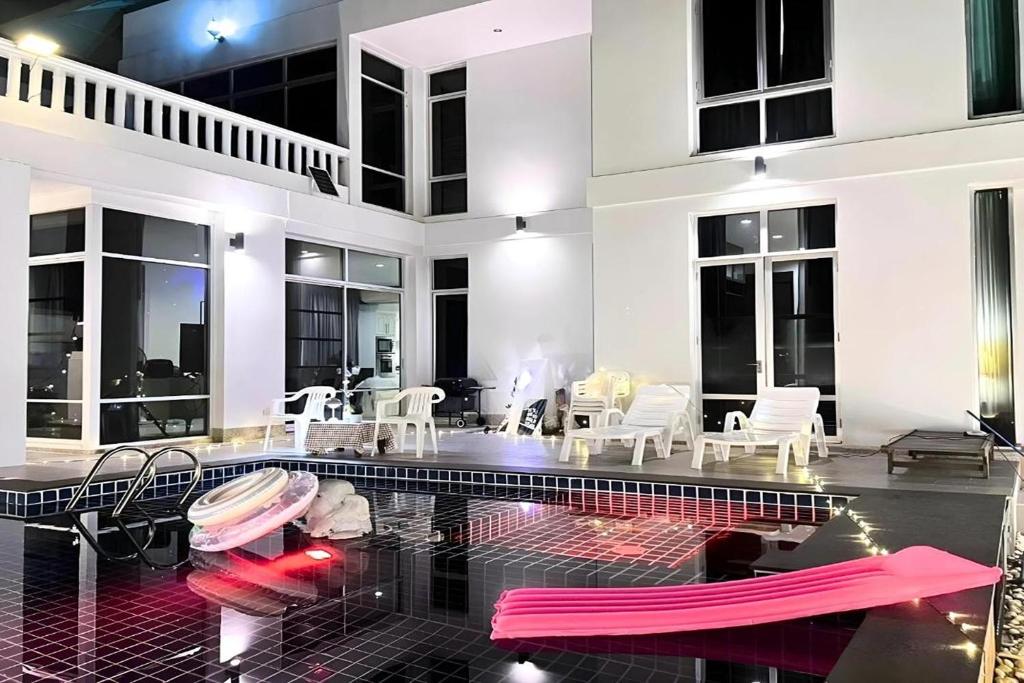 Posezení v ubytování BM Pool Villa Pattaya