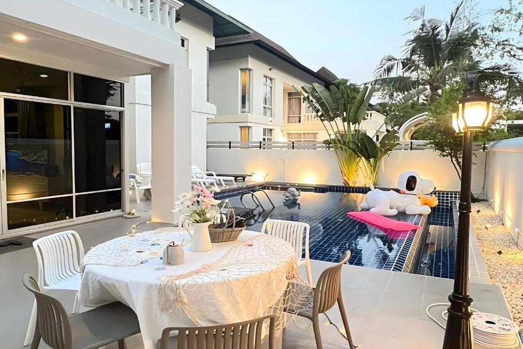 Bazén v ubytování BM Pool Villa Pattaya nebo v jeho okolí