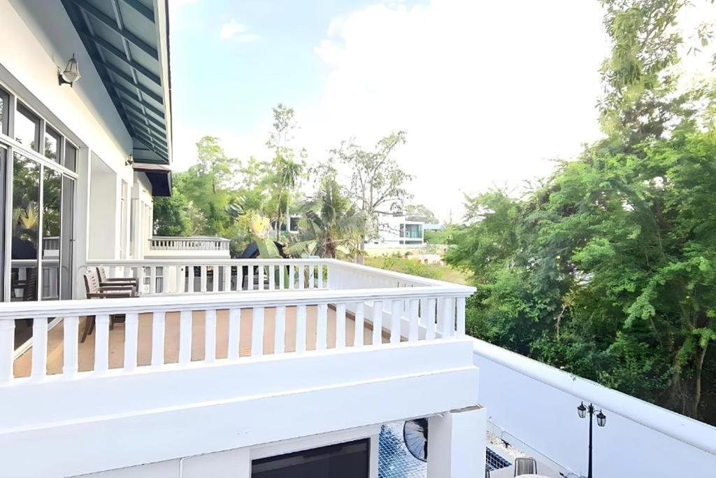 Balkón nebo terasa v ubytování BM Pool Villa Pattaya