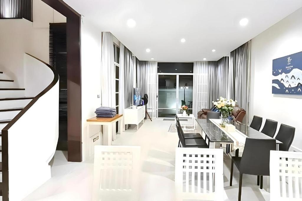 Posezení v ubytování BM Pool Villa Pattaya