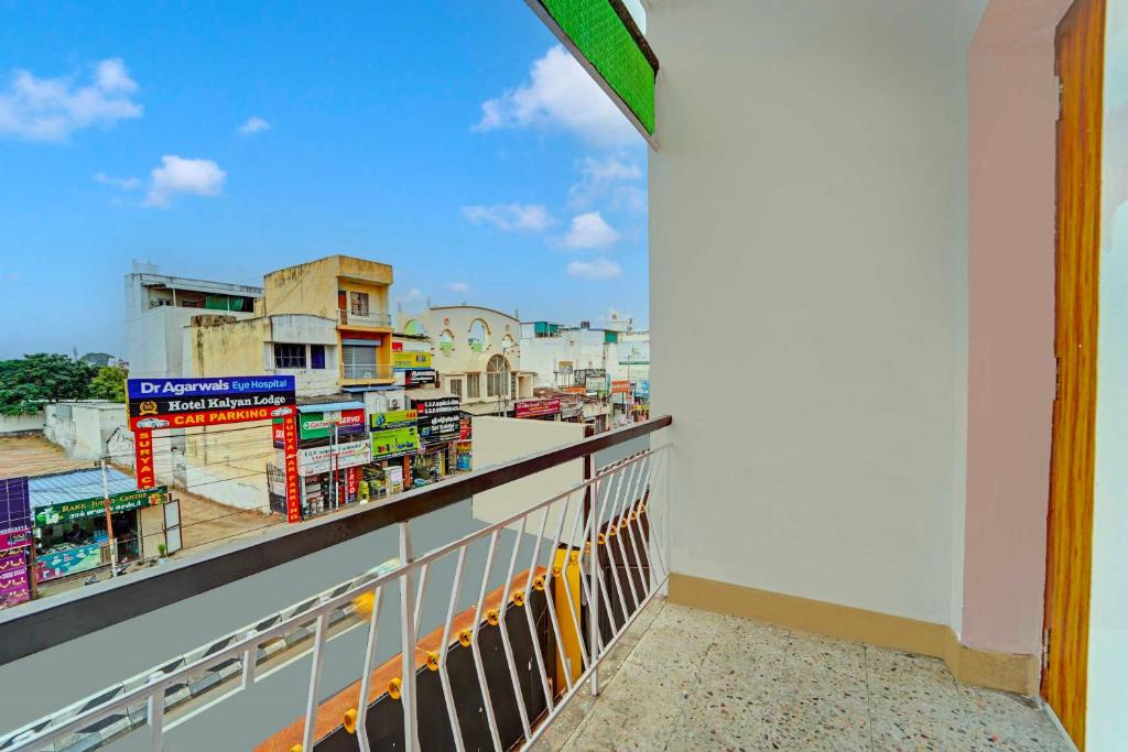 Balkón nebo terasa v ubytování Collection O Erode Bus Stand