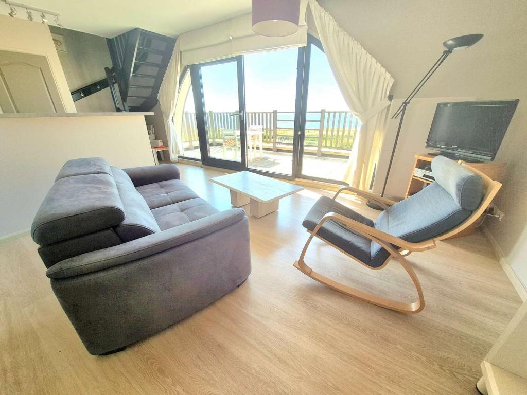 Photo de la galerie de l'établissement Duplex familial avec balcons, terrasses, parking inclus - FR-1-675-54, à Wimereux