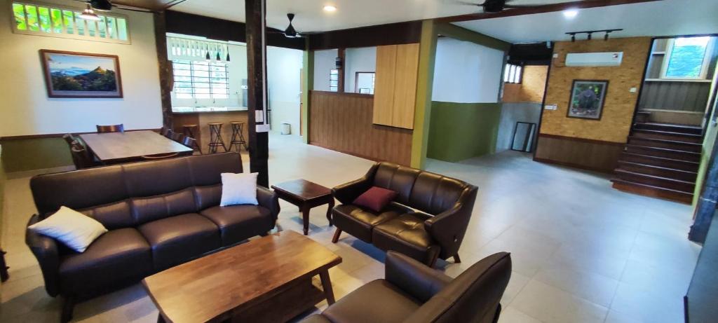 Posezení v ubytování Sepilok B&B