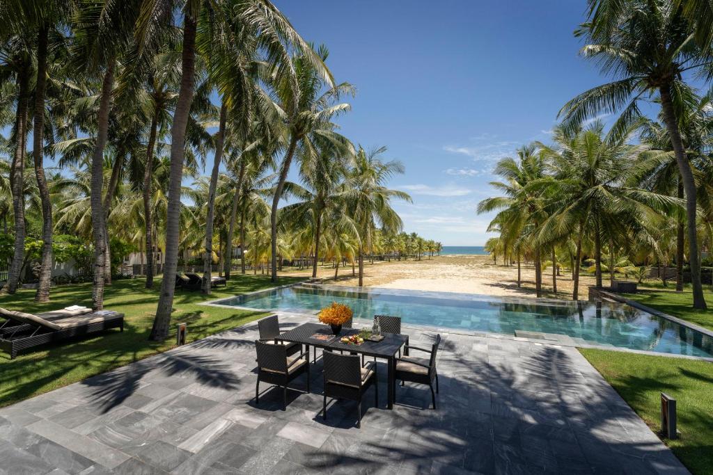 Three Bedroom Oceanview Pool Villa - Room Rate inclusive of breakfast for 2 adults per bedroom