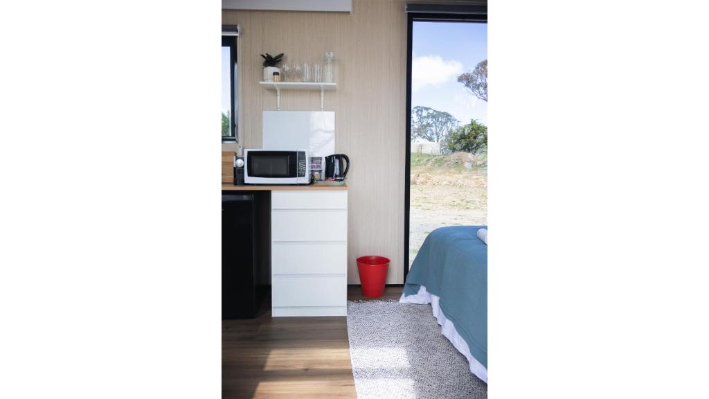 Kuchyň nebo kuchyňský kout v ubytování Beckford Tiny House 1 by Tiny Away
