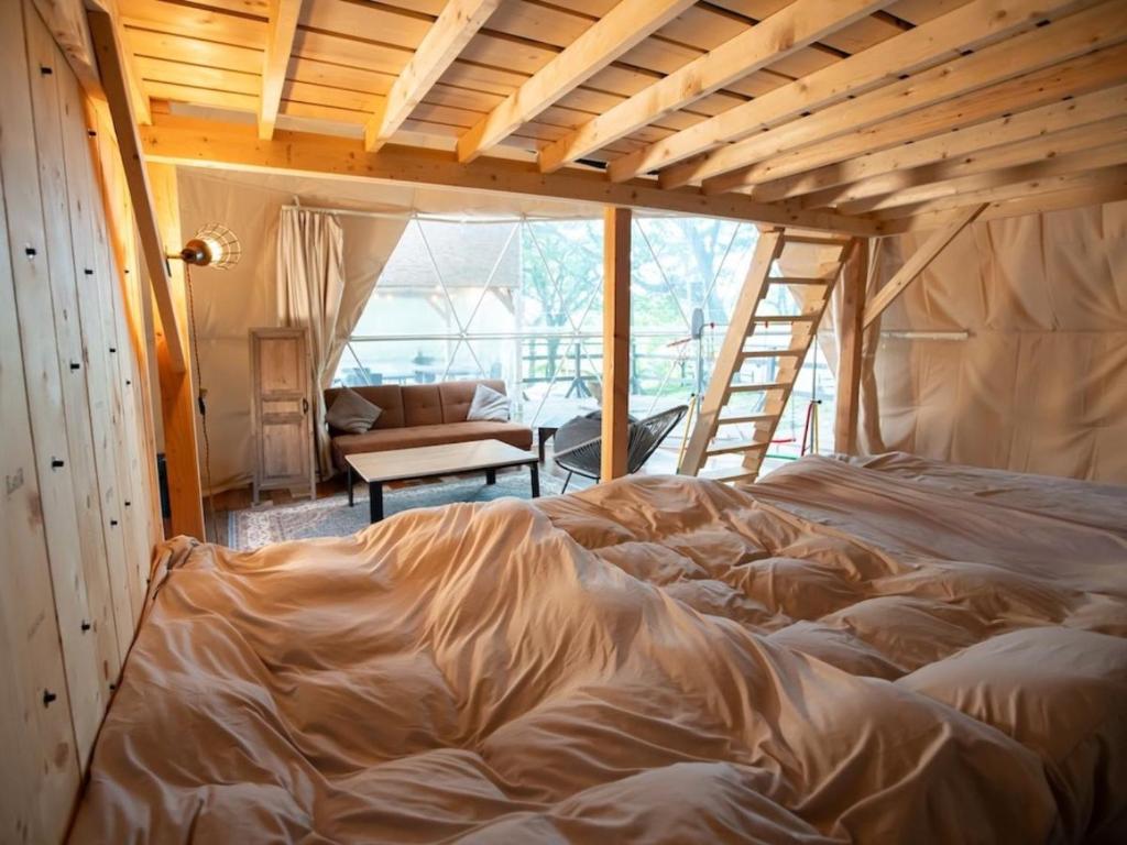 Postel nebo postele na pokoji v ubytování Nagano GLAMPINGBASE enCamp