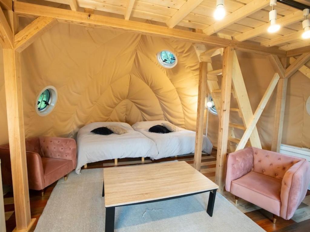 Postel nebo postele na pokoji v ubytování Nagano GLAMPINGBASE enCamp
