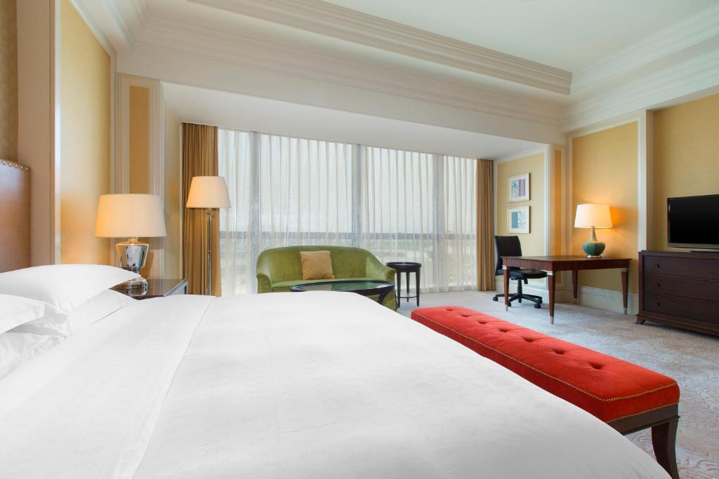 Postel nebo postele na pokoji v ubytování Sheraton Fuzhou Hotel