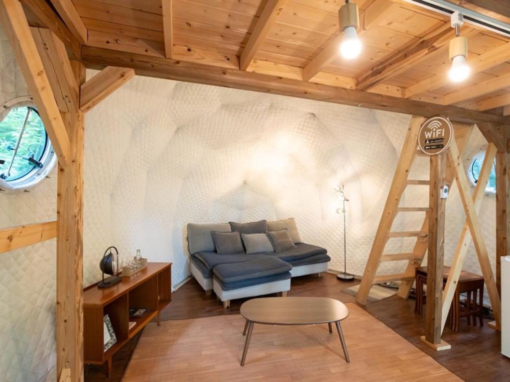 Posezení v ubytování Nagano GLAMPINGBASE enCamp