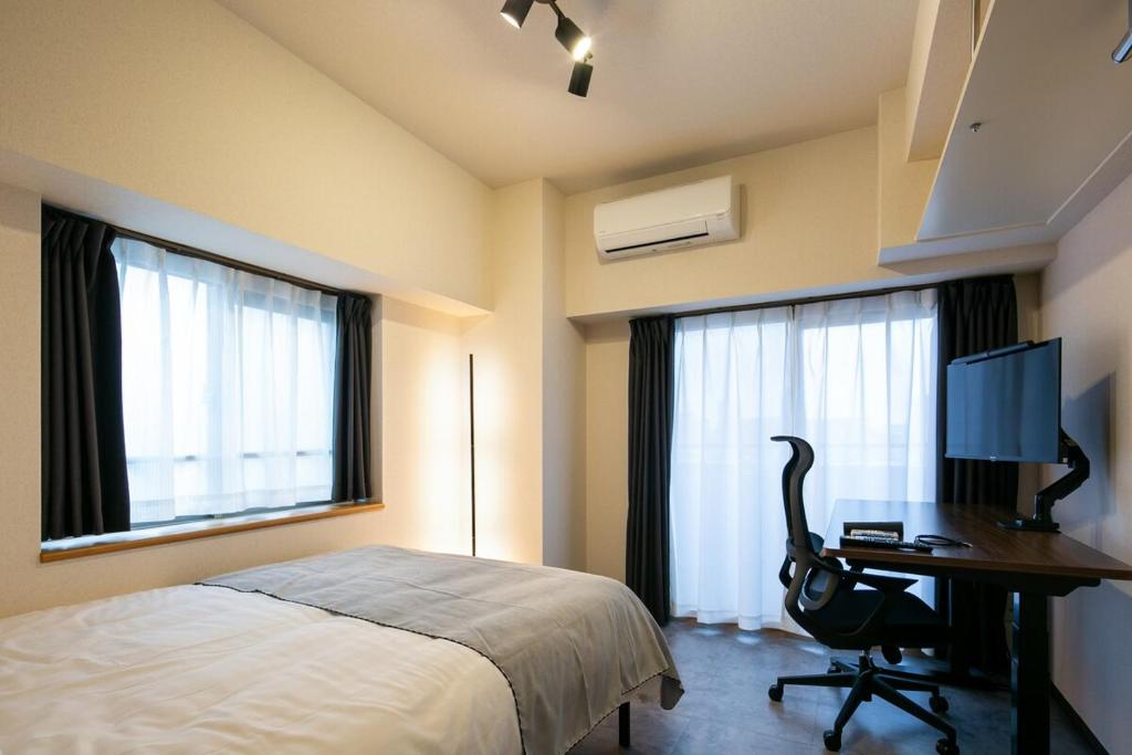 TV a/nebo společenská místnost v ubytování Work Friendly Room 3 min to Station Simmons Bed WiFi and Desk