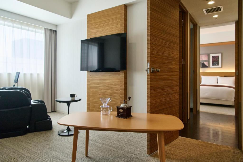 TV a/nebo společenská místnost v ubytování Cross Hotel Sapporo
