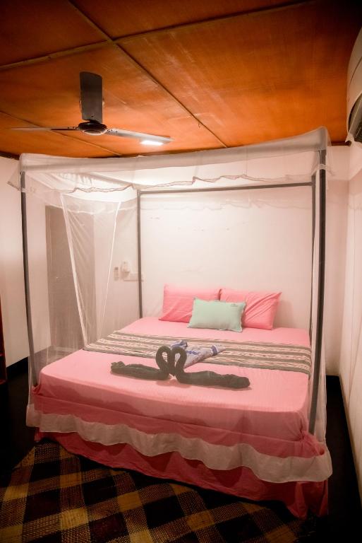 Bay Dreams Beach Hotel & Surf Camp - 5