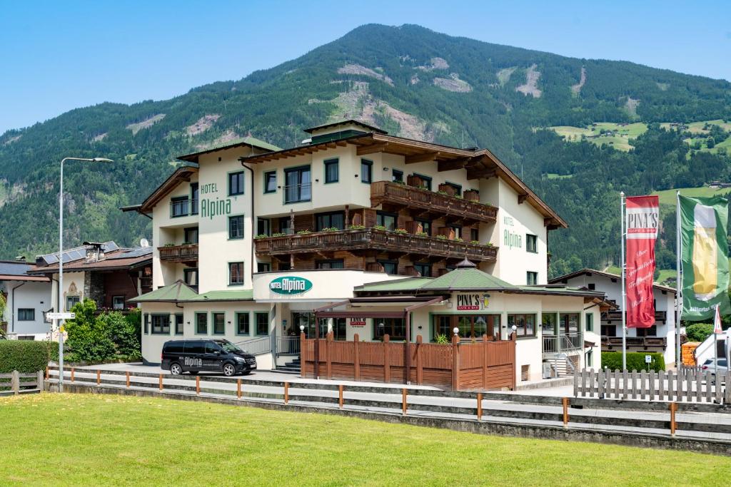 Nespecifikovaný výhled na hory nebo výhled na hory při pohledu z hotelu