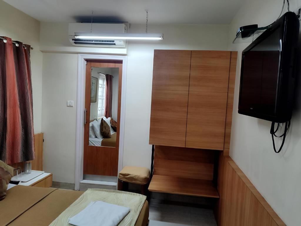 TV a/nebo společenská místnost v ubytování Empire Hotel