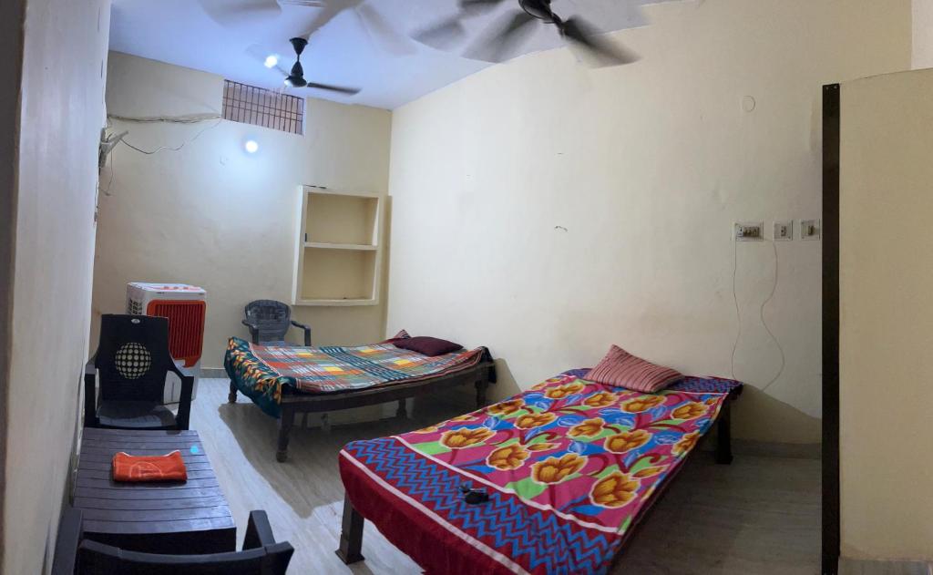 Ένα ή περισσότερα κρεβάτια σε δωμάτιο στο Jaykishan sadan