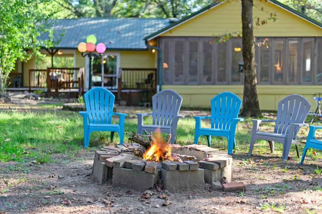Zahrada ubytování Welcome Home - Family friendly cottage gameroom firepit smores