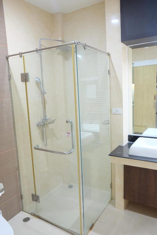 Koupelna v ubytování Eastpana Executive Residence 304 Prachinburi