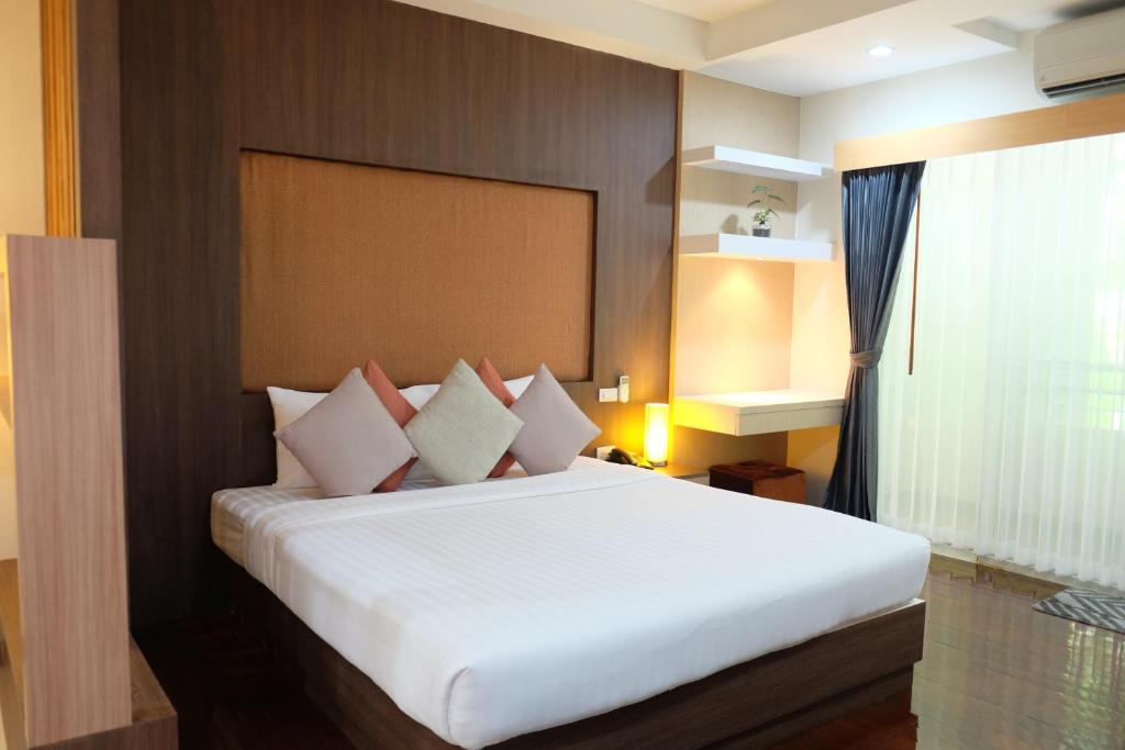 Postel nebo postele na pokoji v ubytování Eastpana Executive Residence 304 Prachinburi