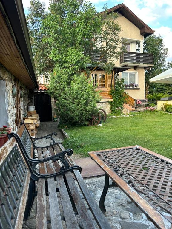 Zahrada ubytování Guest House Rila
