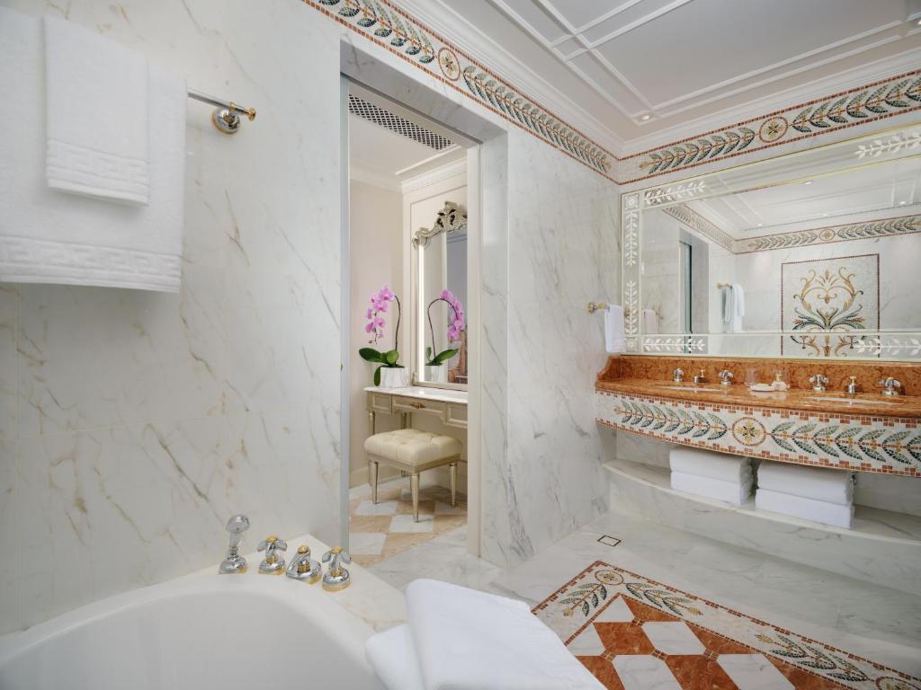Koupelna v ubytování Palazzo Versace Macau