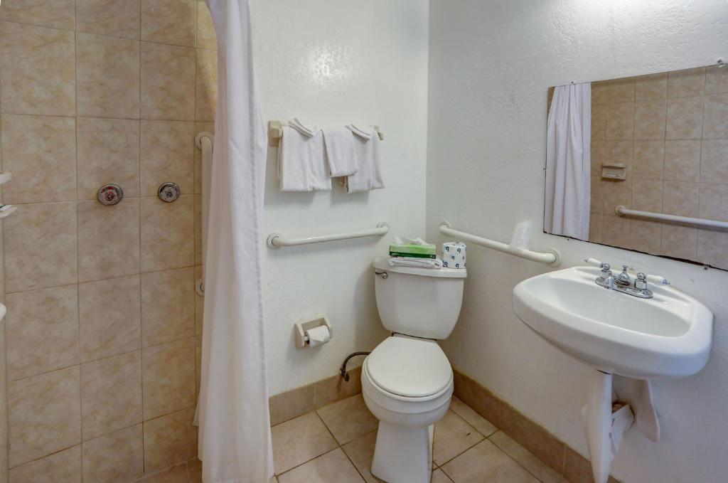 Koupelna v ubytování Green Seas Motel