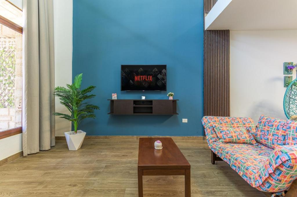 Μια τηλεόραση ή/και κέντρο ψυχαγωγίας στο Vida Guesthouse Batroun