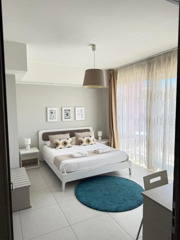 Postel nebo postele na pokoji v ubytování Pietra Bianca Rooms